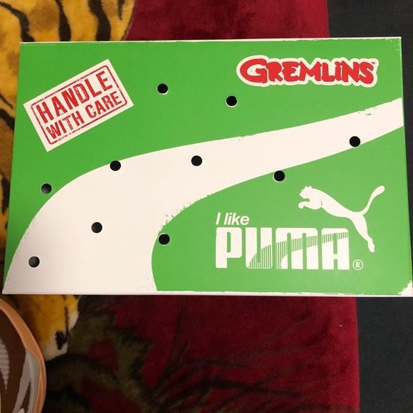 SZ 13 PUMA ALL PRO NITRO “GREMLINS” SHOES, GREMLINS GIZMO AND STRIPE SOCKS - Picture 11 of 14